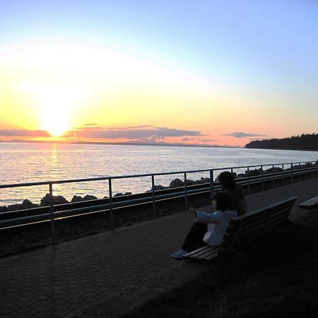 Ocean Promenade Hotel White Rock Exterior photo