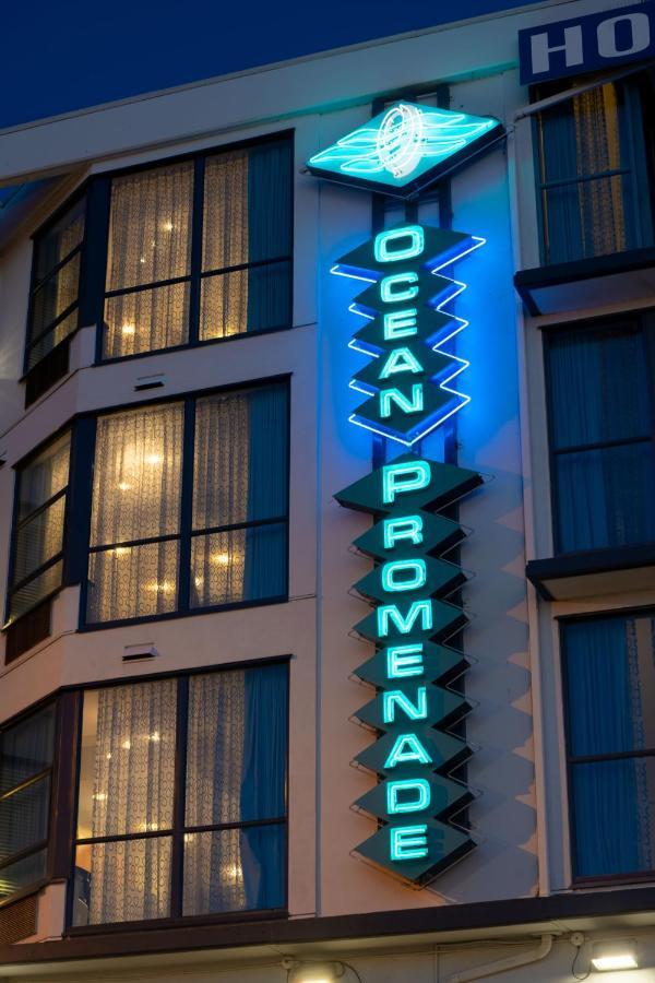 Ocean Promenade Hotel White Rock Exterior photo