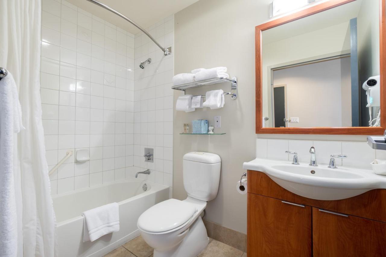 Ocean Promenade Hotel White Rock Room photo