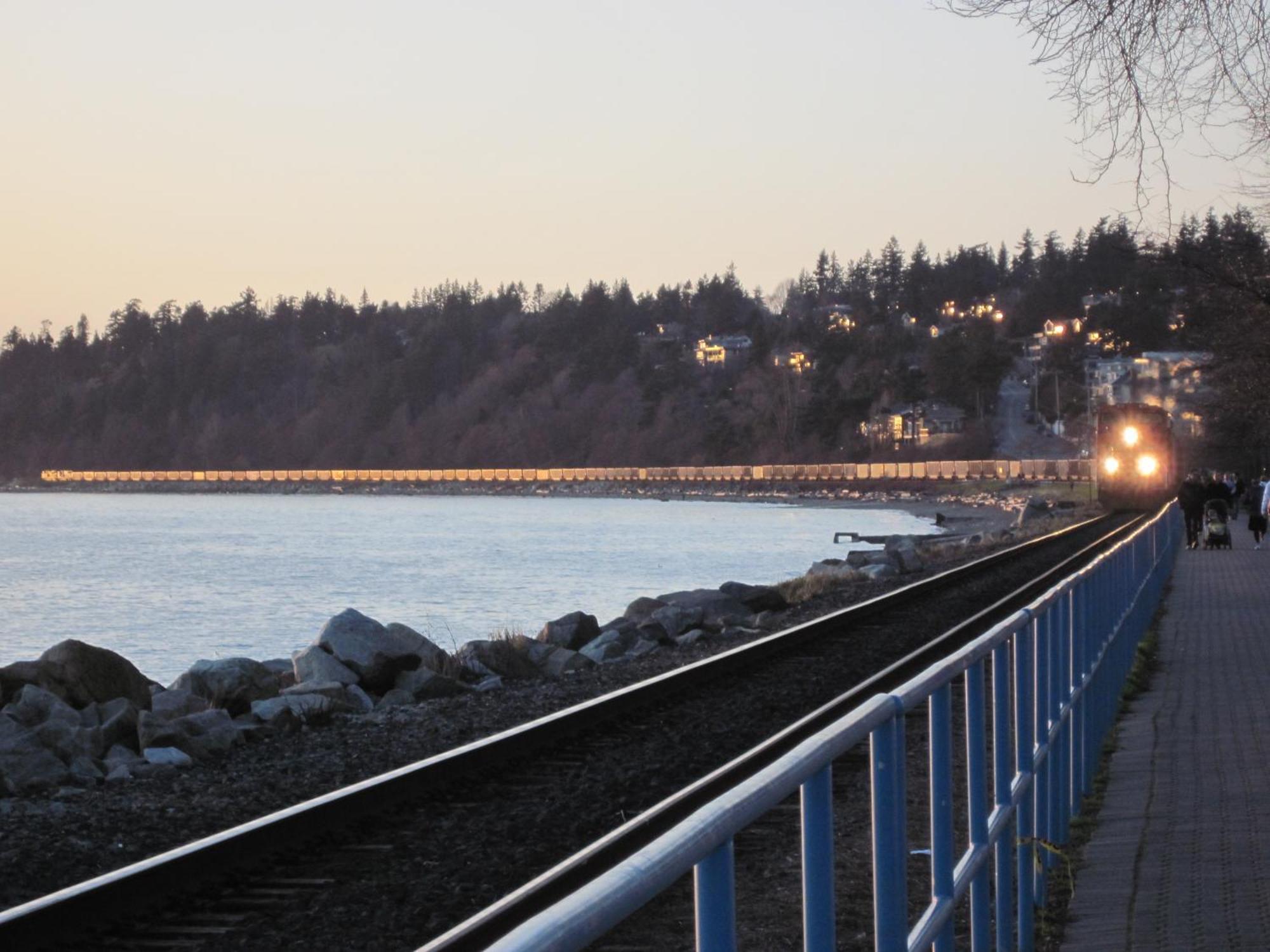 Ocean Promenade Hotel White Rock Exterior photo