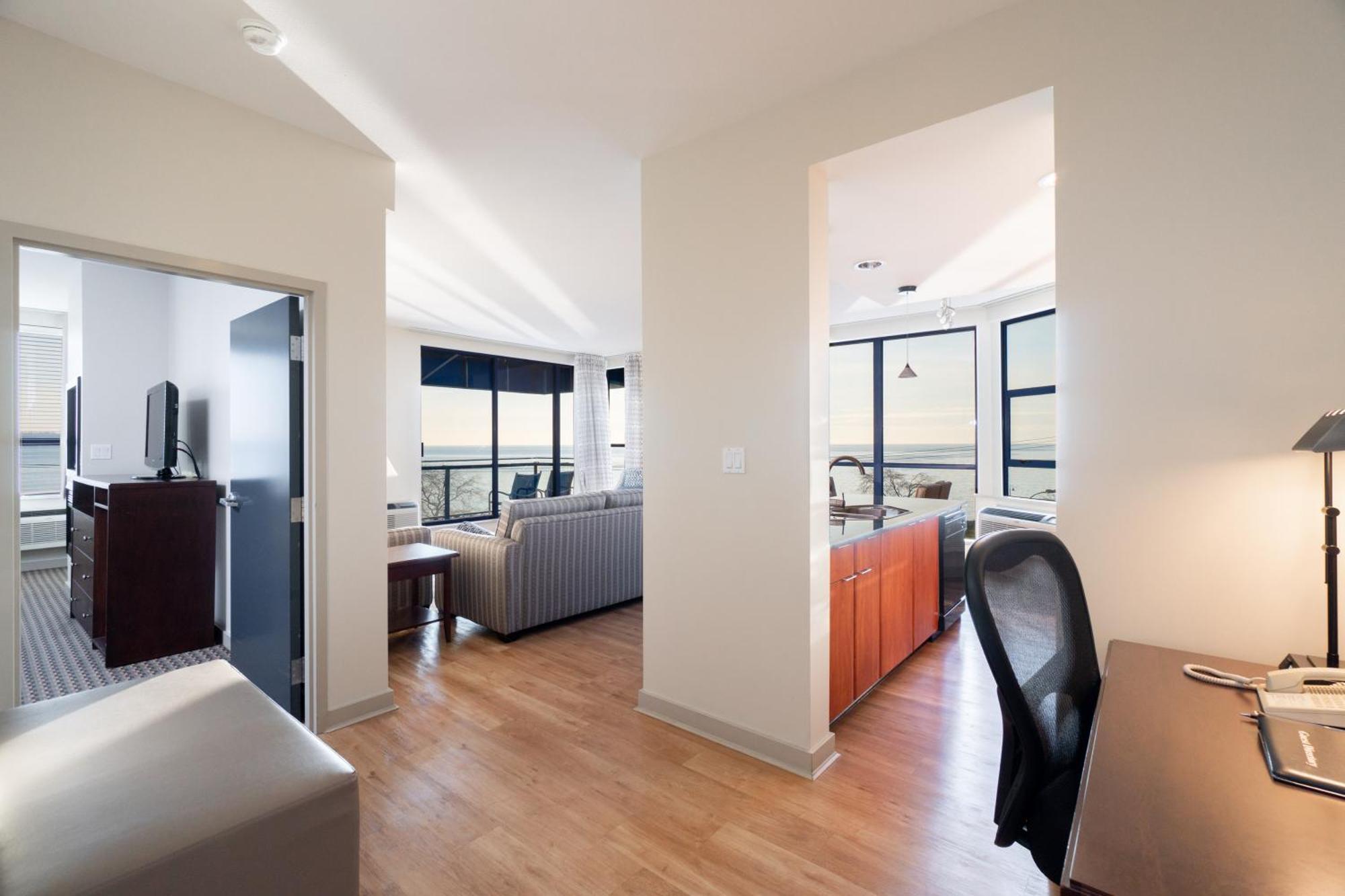 Ocean Promenade Hotel White Rock Room photo