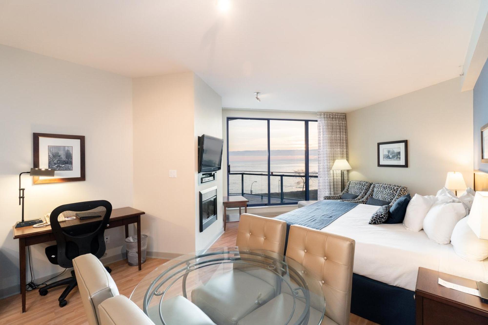 Ocean Promenade Hotel White Rock Room photo