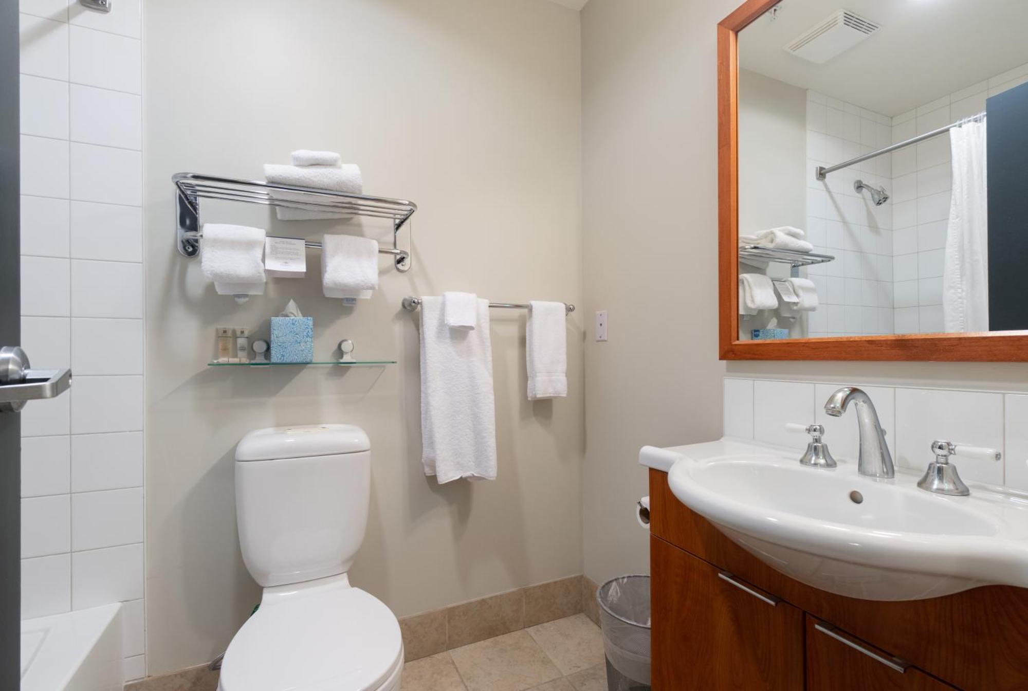 Ocean Promenade Hotel White Rock Room photo