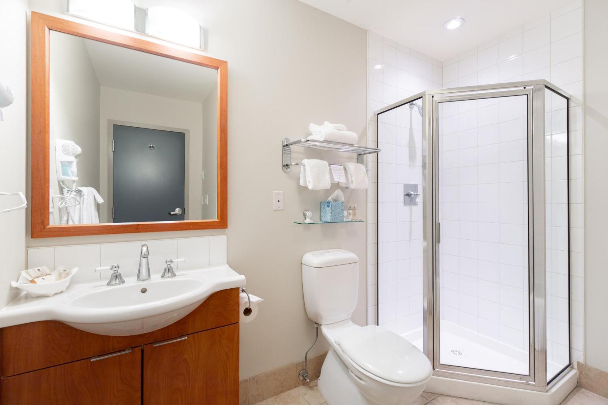 Ocean Promenade Hotel White Rock Room photo