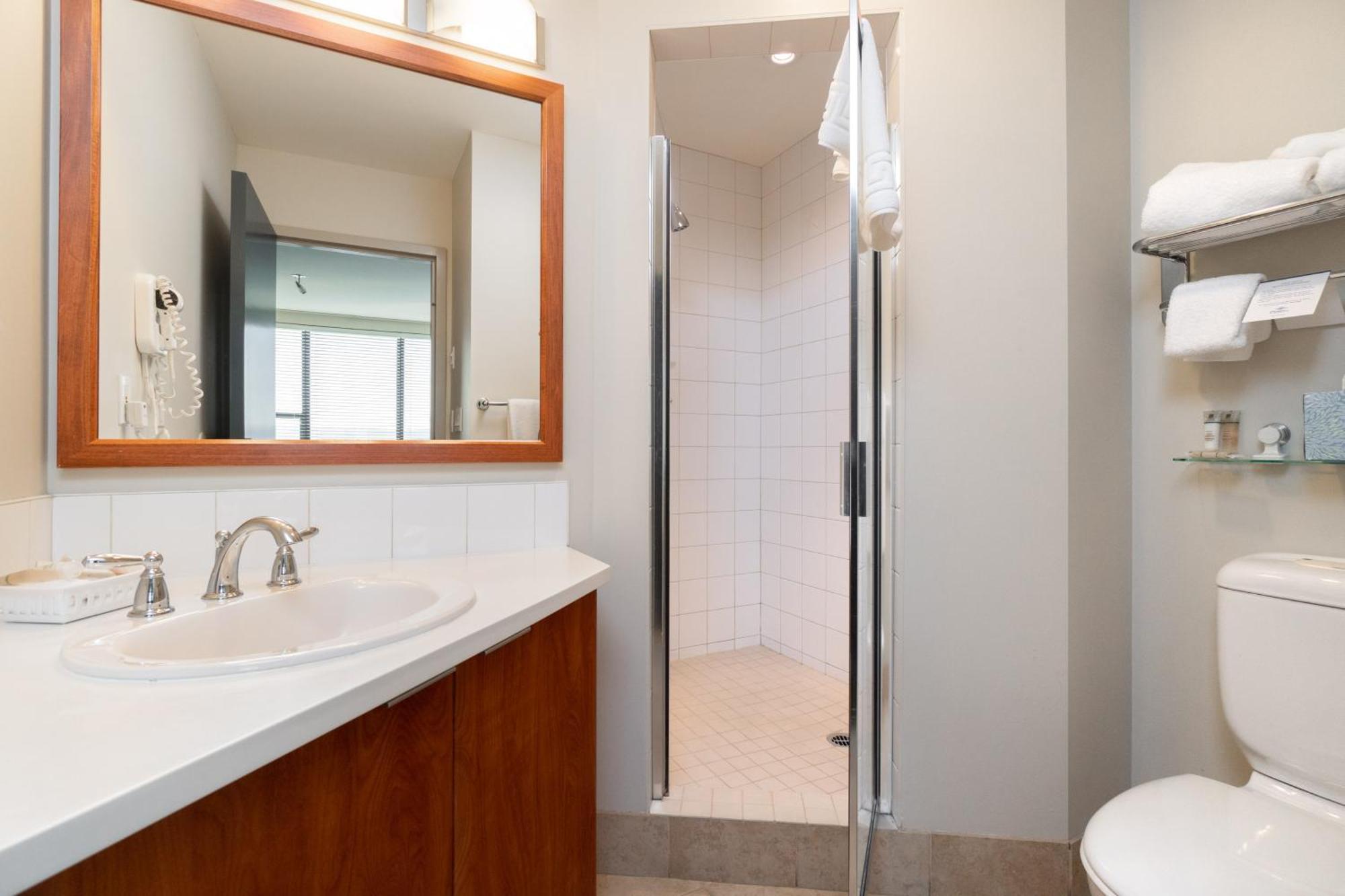Ocean Promenade Hotel White Rock Room photo