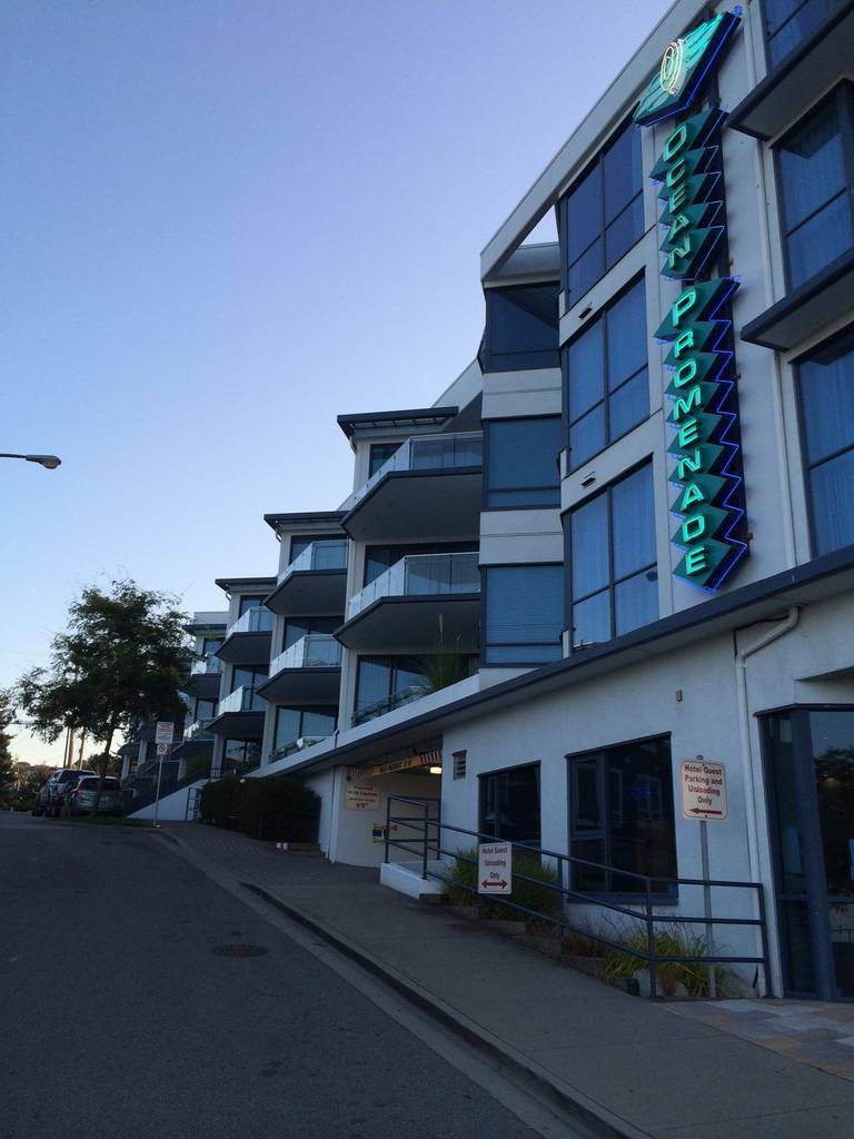 Ocean Promenade Hotel White Rock Exterior photo